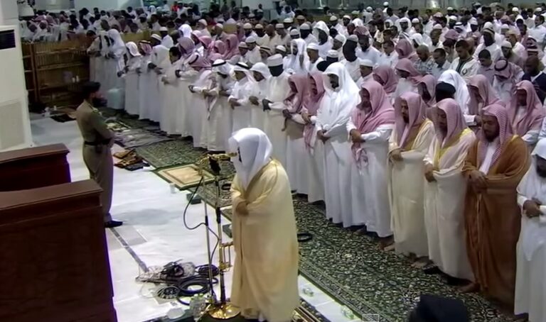 How to Lead the Prayer: A Step-by-Step Guide to Imāmah